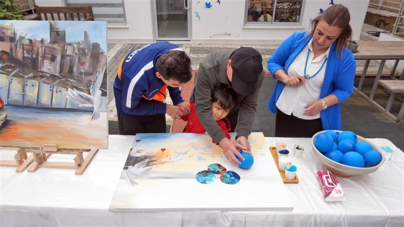 Otizmli bireylerden sanat ile barış &ccedil;ağrısı