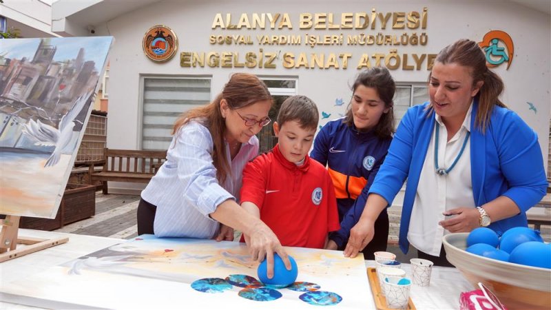 Otizmli bireylerden sanat ile barış &ccedil;ağrısı