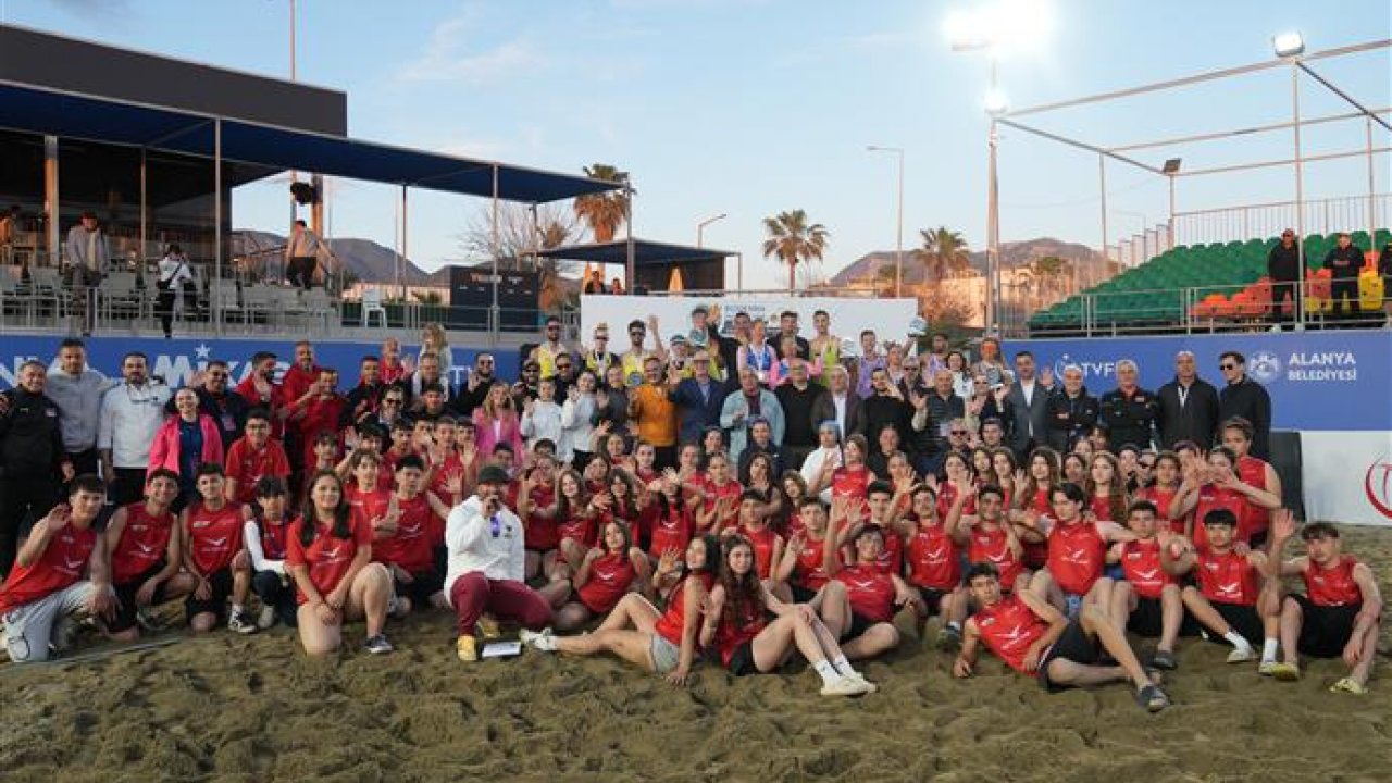 Plaj voleybolu sezonu alanya’da açıldı