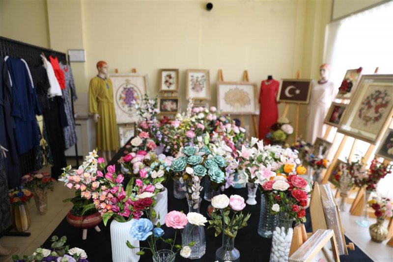 Yılın ilk el sanatları sergisi okurcalar&rsquo;da a&ccedil;ıldı