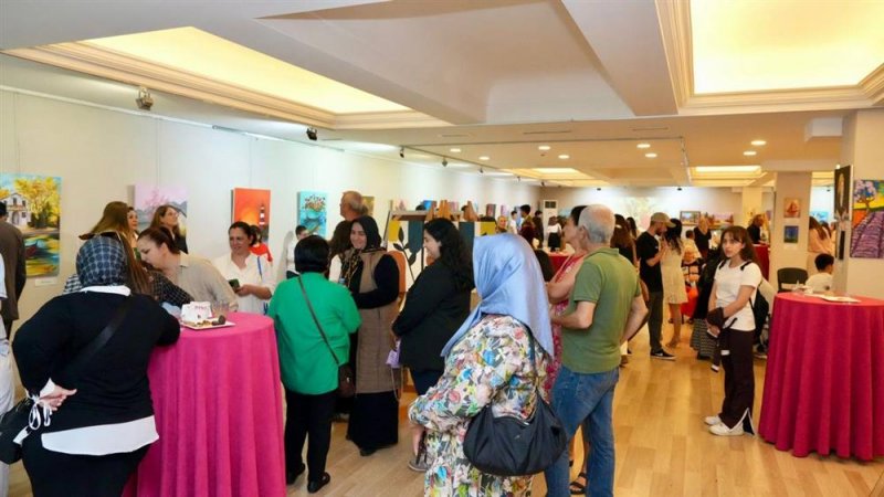 Alanya&rsquo;da engeller sanatla aşıldı: &ldquo;hayalden tuvale&rdquo; sergisi b&uuml;y&uuml;k ilgi g&ouml;rd&uuml;