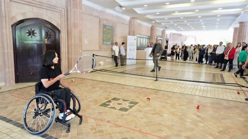 Alanya&rsquo;da engeller sanatla aşıldı: &ldquo;hayalden tuvale&rdquo; sergisi b&uuml;y&uuml;k ilgi g&ouml;rd&uuml;