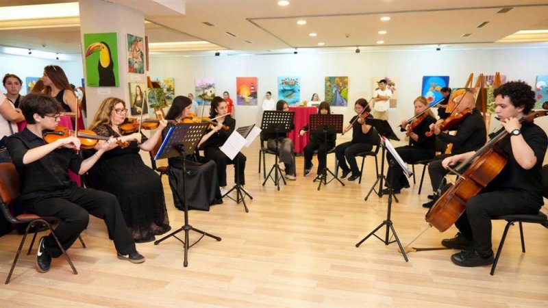 Alanya&rsquo;da engeller sanatla aşıldı: &ldquo;hayalden tuvale&rdquo; sergisi b&uuml;y&uuml;k ilgi g&ouml;rd&uuml;