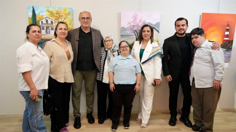 Alanya&rsquo;da engeller sanatla aşıldı: &ldquo;hayalden tuvale&rdquo; sergisi b&uuml;y&uuml;k ilgi g&ouml;rd&uuml;