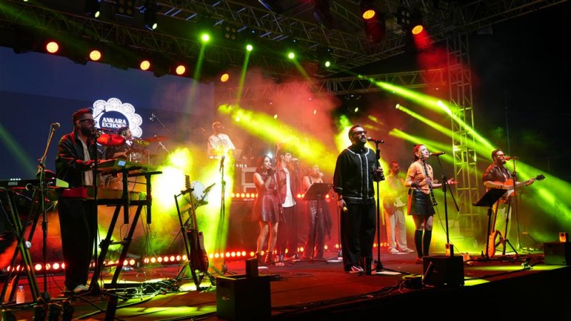 Alanya&rsquo;da gen&ccedil;lik r&uuml;zg&acirc;rı esti: gen&ccedil;lik festivali muhteşem bir finalle sona erdi