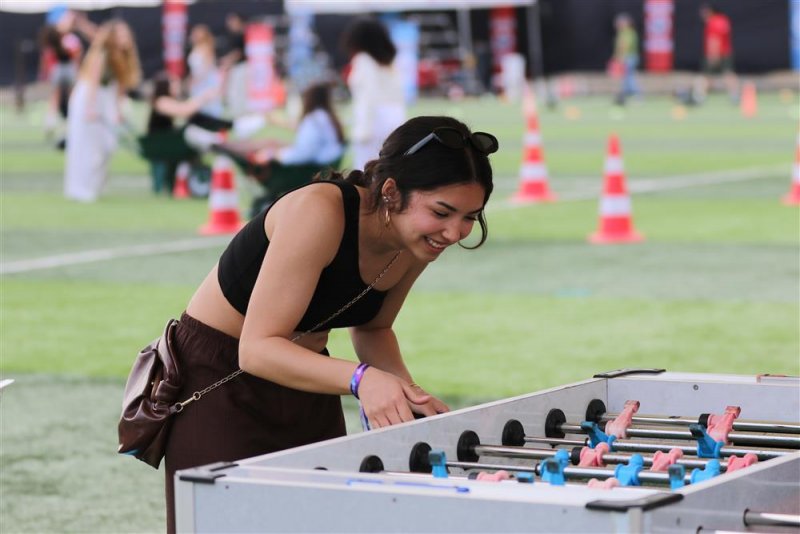 Alanya&rsquo;da gen&ccedil;lik r&uuml;zg&acirc;rı esti: gen&ccedil;lik festivali muhteşem bir finalle sona erdi