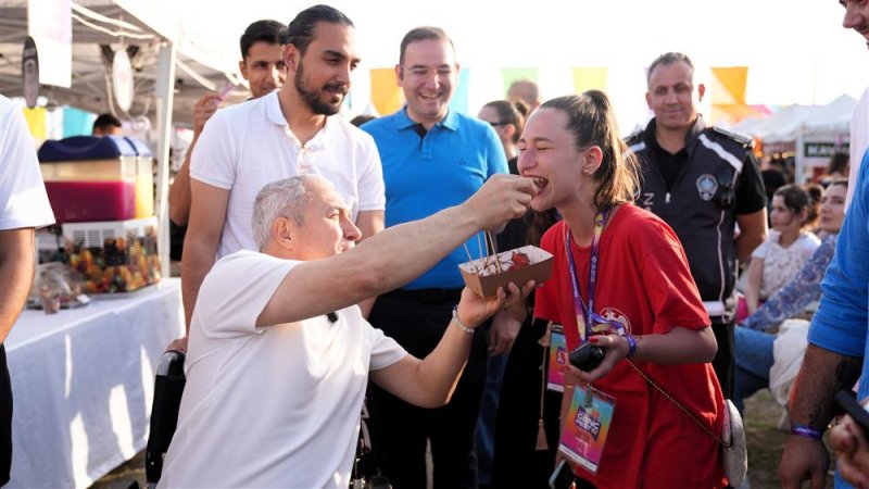 Alanya&rsquo;da gen&ccedil;lik r&uuml;zg&acirc;rı esti: gen&ccedil;lik festivali muhteşem bir finalle sona erdi