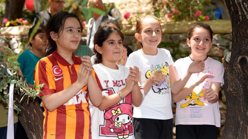 Alanya&rsquo;da hıdırellez coşkusu: &ccedil;ocuklar geleneksel oyunlarla baharı karşıladı