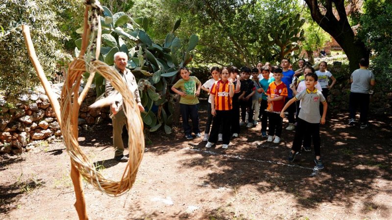 Alanya&rsquo;da hıdırellez coşkusu: &ccedil;ocuklar geleneksel oyunlarla baharı karşıladı