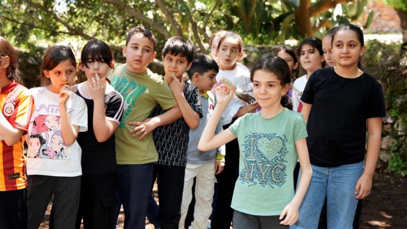 Alanya&rsquo;da hıdırellez coşkusu: &ccedil;ocuklar geleneksel oyunlarla baharı karşıladı