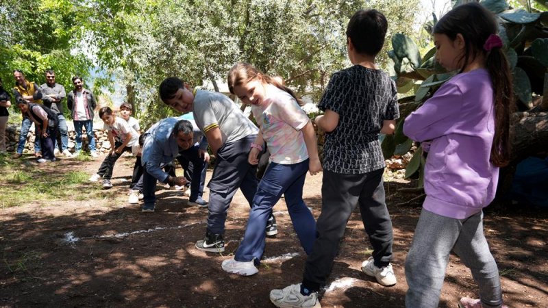 Alanya&rsquo;da hıdırellez coşkusu: &ccedil;ocuklar geleneksel oyunlarla baharı karşıladı