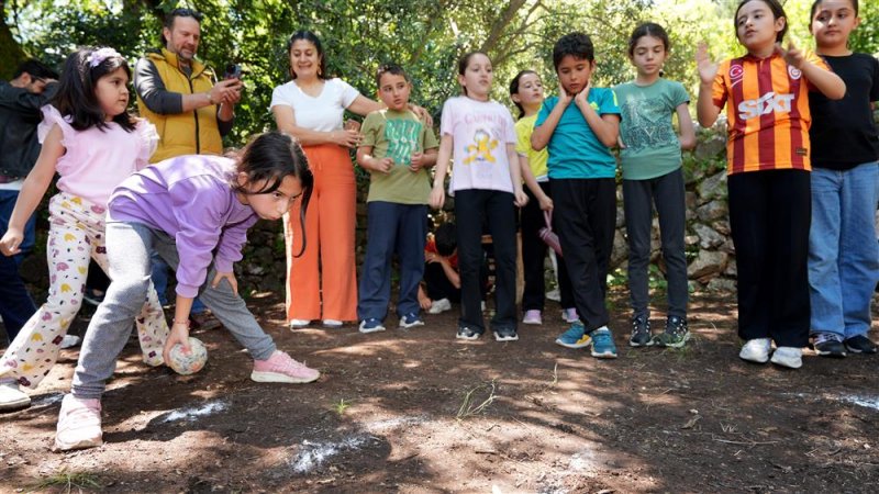 Alanya&rsquo;da hıdırellez coşkusu: &ccedil;ocuklar geleneksel oyunlarla baharı karşıladı