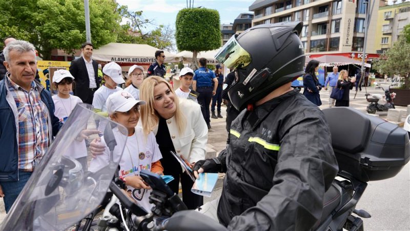 Alanya&rsquo;da trafik haftası&rsquo;nda anlamlı etkinlik