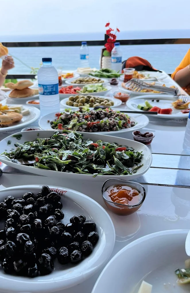 Alanya’nın Saklı Bahçesi Keşfedilmeyi Bekliyor: IOTAPE Aydap Et ve Balık Restoranı