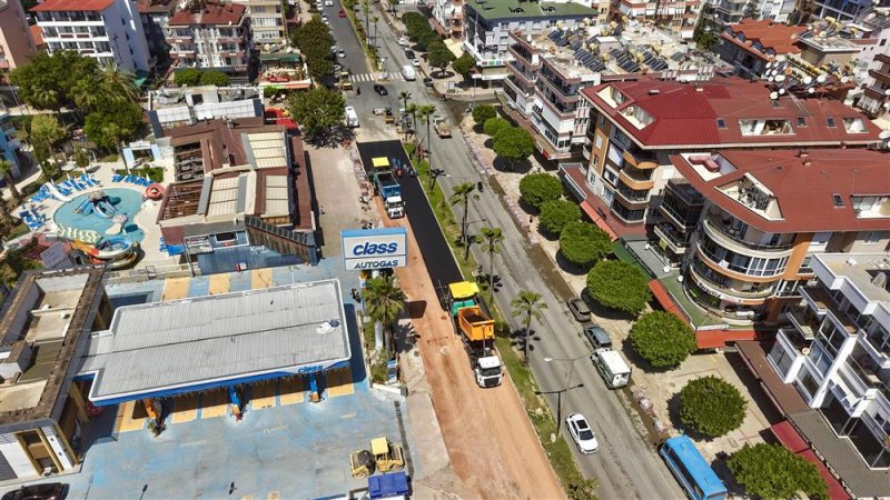 Atat&uuml;rk caddesi&rsquo;nde &ccedil;alışmalar hızla devam ediyor