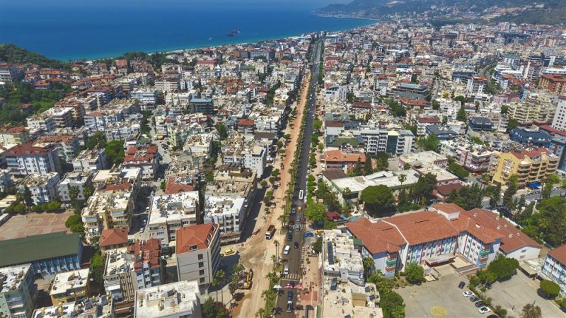 Atat&uuml;rk caddesi&rsquo;nde &ccedil;alışmalar hızla devam ediyor