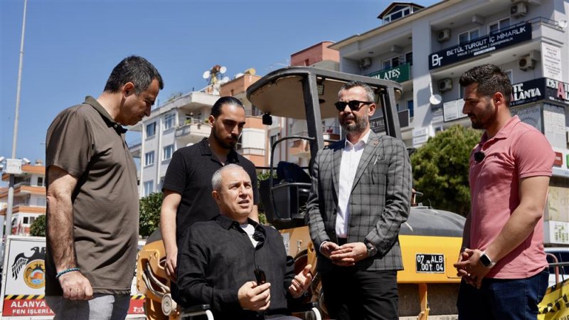 Atat&uuml;rk caddesi&rsquo;nde &ccedil;alışmalar hızla devam ediyor