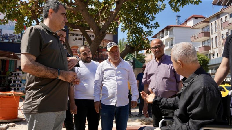 Atat&uuml;rk caddesi&rsquo;nde &ccedil;alışmalar hızla devam ediyor