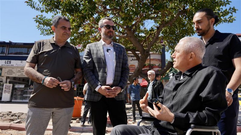 Atat&uuml;rk caddesi&rsquo;nde &ccedil;alışmalar hızla devam ediyor