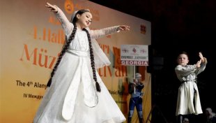 Kültürleri buluşturan dans ve müzik şöleni başladı
