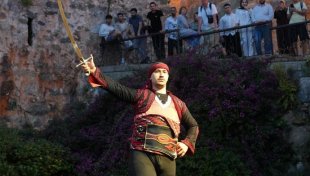 Kültürleri buluşturan festival tüm coşkusuyla sürüyor