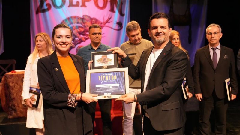 Perde a&ccedil;ıldı!  12. liselerarası tiyatro festivali başladı