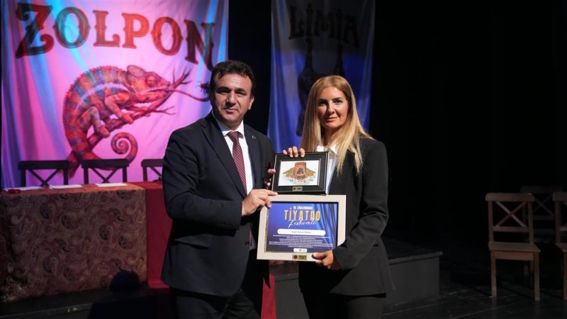 Perde a&ccedil;ıldı!  12. liselerarası tiyatro festivali başladı