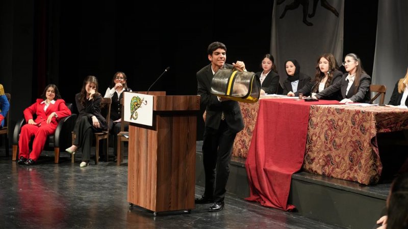 Perde a&ccedil;ıldı!  12. liselerarası tiyatro festivali başladı