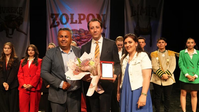 Perde a&ccedil;ıldı!  12. liselerarası tiyatro festivali başladı
