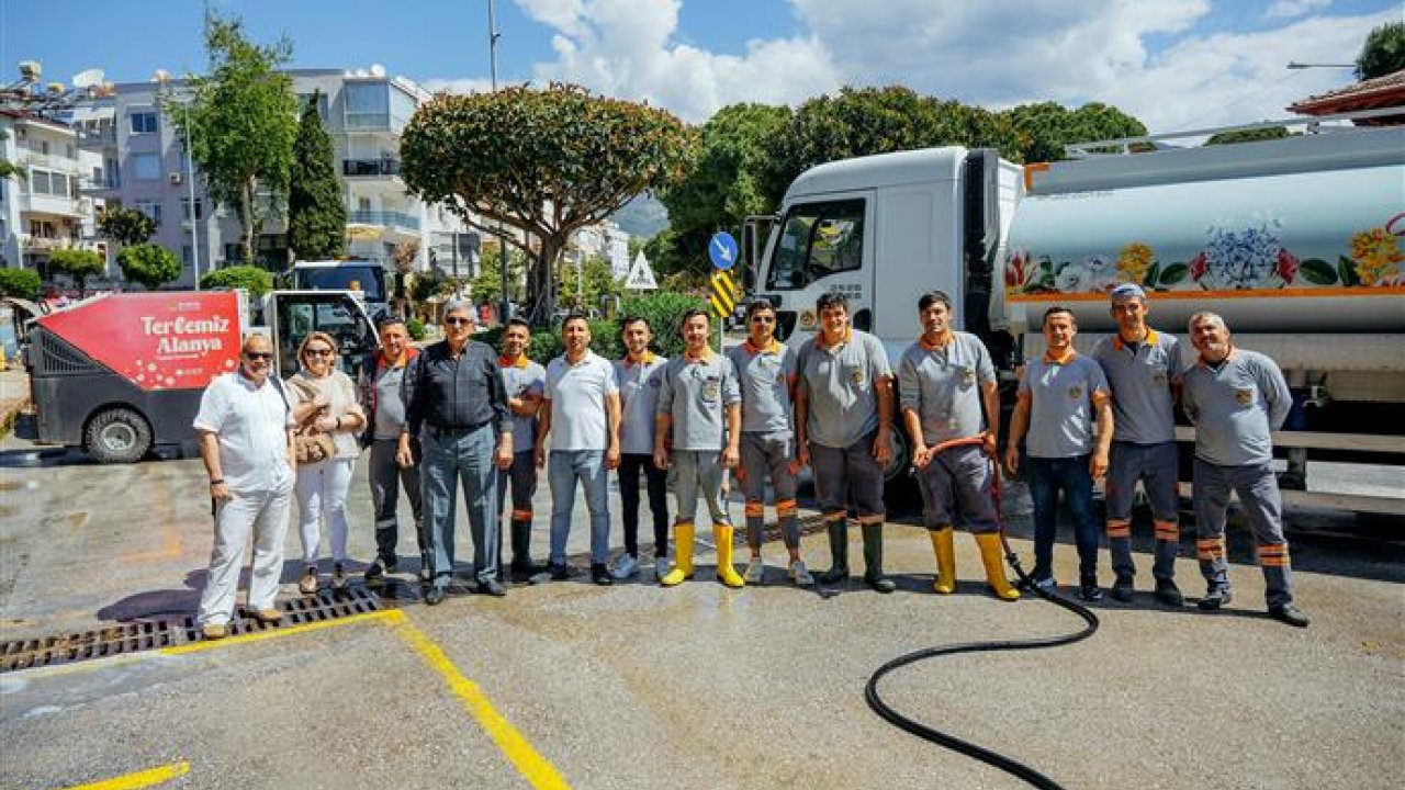 Temizlik işleri ekipleri alanya’yı bayrama hazırlıyor
