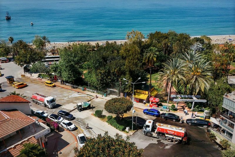 Temizlik işleri ekipleri alanya&rsquo;yı bayrama hazırlıyor