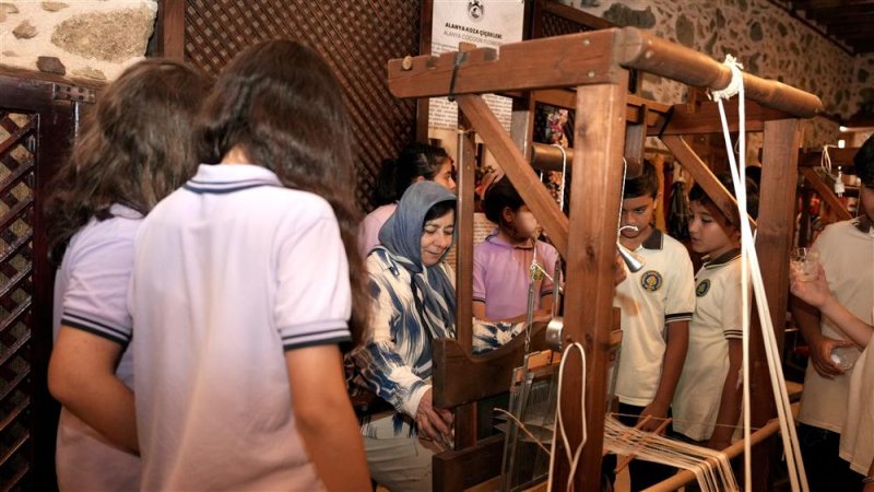 Alanya&rsquo;da &ccedil;evre haftası coşkuyla kutlandı gelecek nesiller i&ccedil;in doğaya dokunan etkinlikler d&uuml;zenlendi