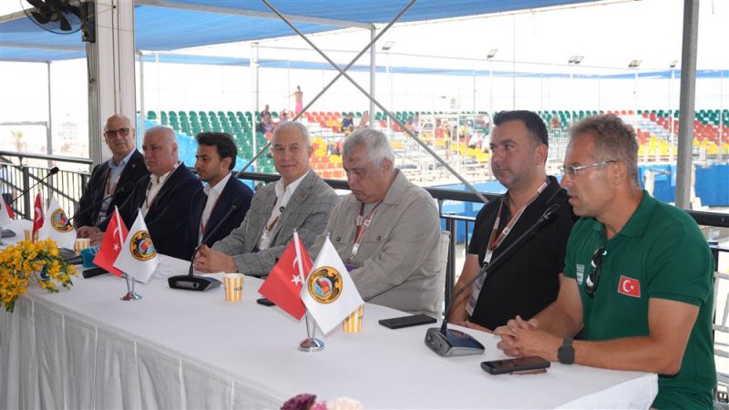 Alanya, d&uuml;nya plaj voleybolunun merkezi oluyor: "m&uuml;kemmeliyet merkezi" imzaları atıldı
