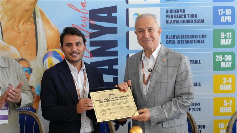 Alanya, d&uuml;nya plaj voleybolunun merkezi oluyor: "m&uuml;kemmeliyet merkezi" imzaları atıldı