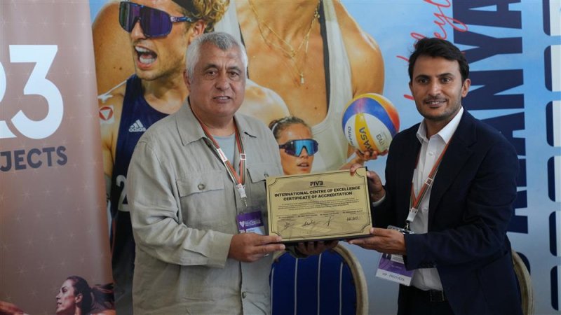 Alanya, d&uuml;nya plaj voleybolunun merkezi oluyor: "m&uuml;kemmeliyet merkezi" imzaları atıldı