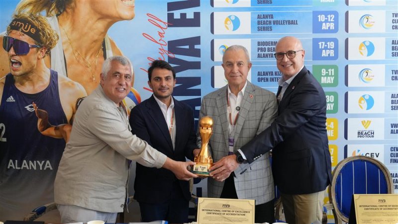 Alanya, d&uuml;nya plaj voleybolunun merkezi oluyor: "m&uuml;kemmeliyet merkezi" imzaları atıldı