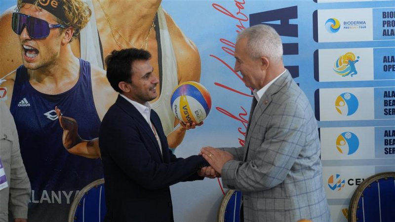Alanya, d&uuml;nya plaj voleybolunun merkezi oluyor: "m&uuml;kemmeliyet merkezi" imzaları atıldı