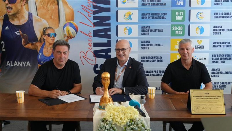 Alanya, d&uuml;nya plaj voleybolunun merkezi oluyor: "m&uuml;kemmeliyet merkezi" imzaları atıldı