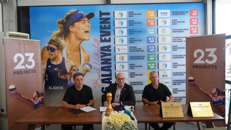 Alanya, d&uuml;nya plaj voleybolunun merkezi oluyor: "m&uuml;kemmeliyet merkezi" imzaları atıldı