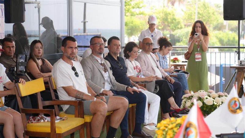 Alanya, d&uuml;nya plaj voleybolunun merkezi oluyor: "m&uuml;kemmeliyet merkezi" imzaları atıldı