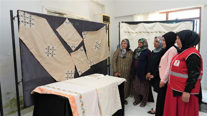 El sanatları kursu yılsonu sergileri tamamlandı