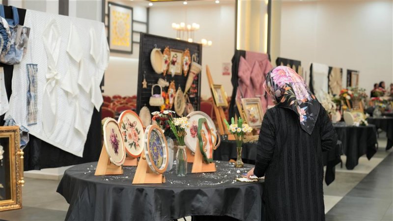 El sanatları kursu yılsonu sergileri tamamlandı