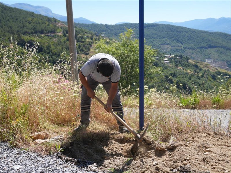 Kırsal mahalle ve yaylalarda y&ouml;n tabelası &ccedil;alışmaları s&uuml;r&uuml;yor