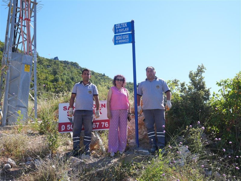 Kırsal mahalle ve yaylalarda y&ouml;n tabelası &ccedil;alışmaları s&uuml;r&uuml;yor