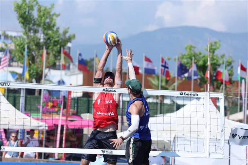Plaj voleybolu heyecanı tam gaz devam