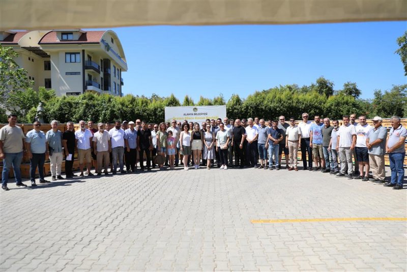 Alanya belediyesi 168 arı kovanını &uuml;reticiyle buluşturdu
