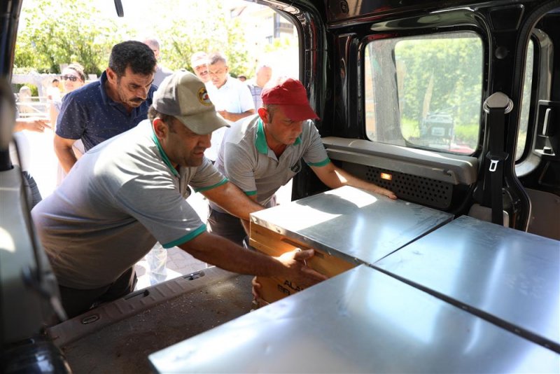 Alanya belediyesi 168 arı kovanını &uuml;reticiyle buluşturdu