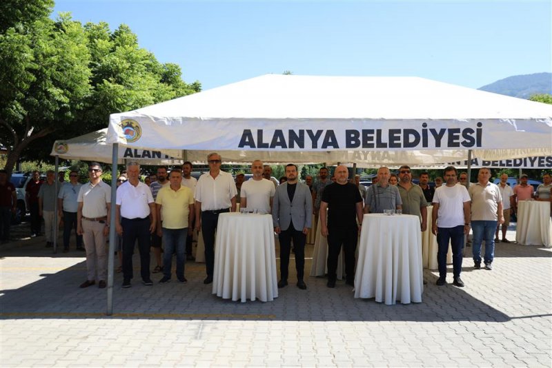 Alanya belediyesi 168 arı kovanını &uuml;reticiyle buluşturdu