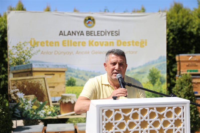 Alanya belediyesi 168 arı kovanını &uuml;reticiyle buluşturdu