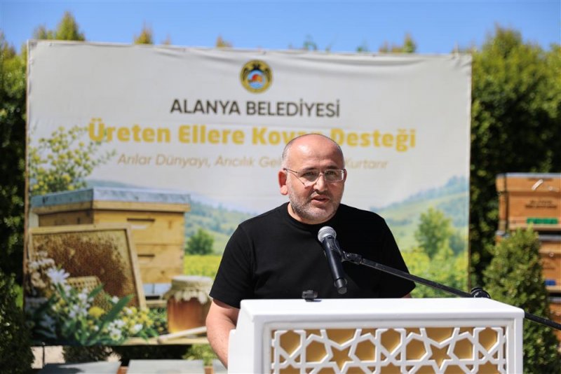 Alanya belediyesi 168 arı kovanını &uuml;reticiyle buluşturdu
